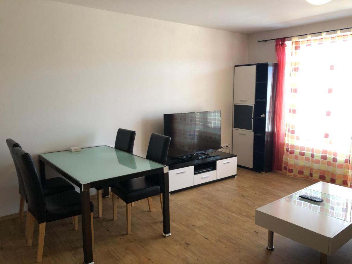 L&B Lake View Modern Apartment リプノ・ナト・ヴルタヴォウ エクステリア 写真